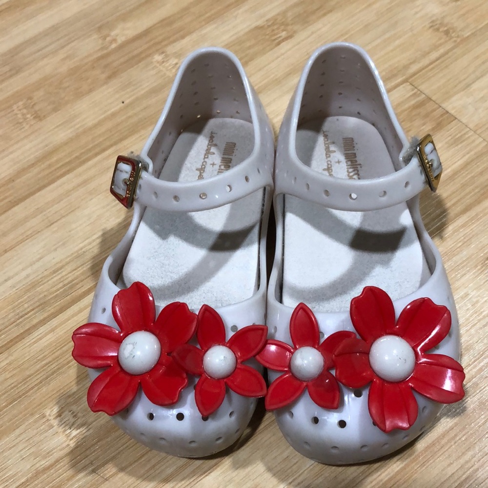 Mini Melissa + isabela capeto size 8